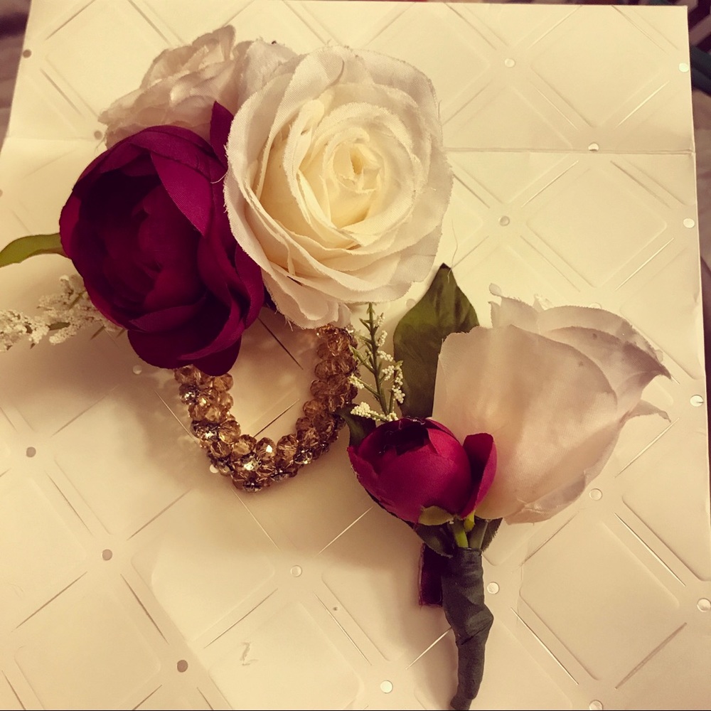 Custom boutonnières and corsages